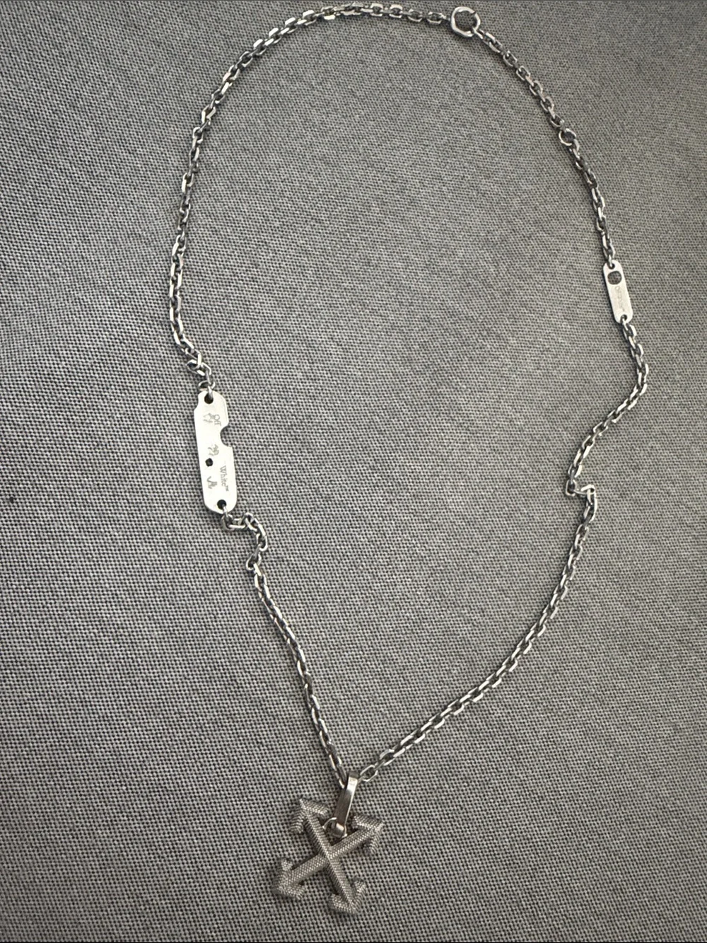 Off-White Industrial Texture Arrow Necklace